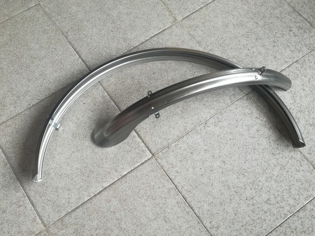 F3-101764 Coppia parafanghi 24 per bicicletta olanda Con ASTE in ferro silver 